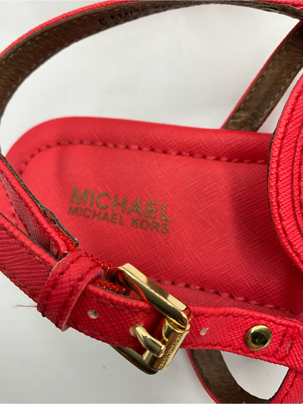 MICHAEL Michael Kors Sandals Size 6.5 Coral Slingback Thong with Gold MK Emblem - Picture 4 of 5